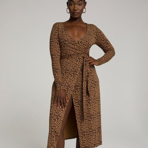GOOD AMERICAN Day Night Wrap Midi Dress in Leopard Print Size Small - Picture 2 of 16